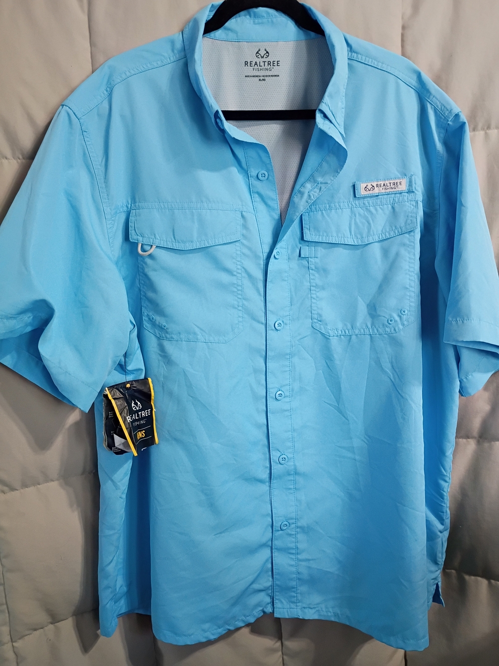 Realtree Men’s Short-Sleeve Button-Down Shirt in Light Blue